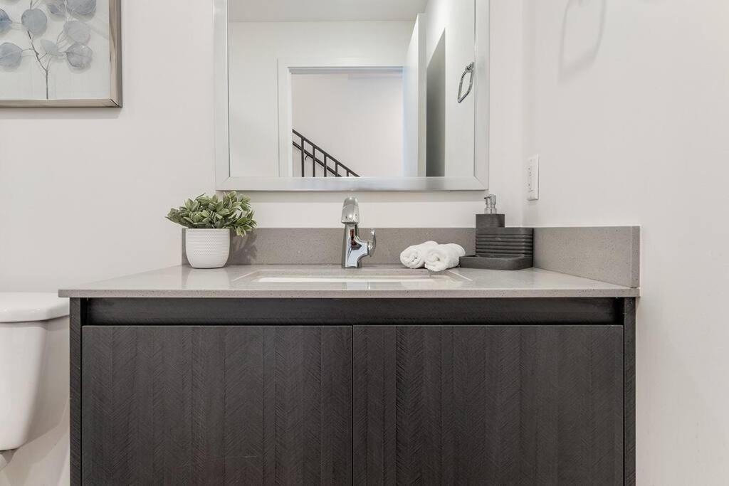 CHARMING 4BDR TOWN HOUSE