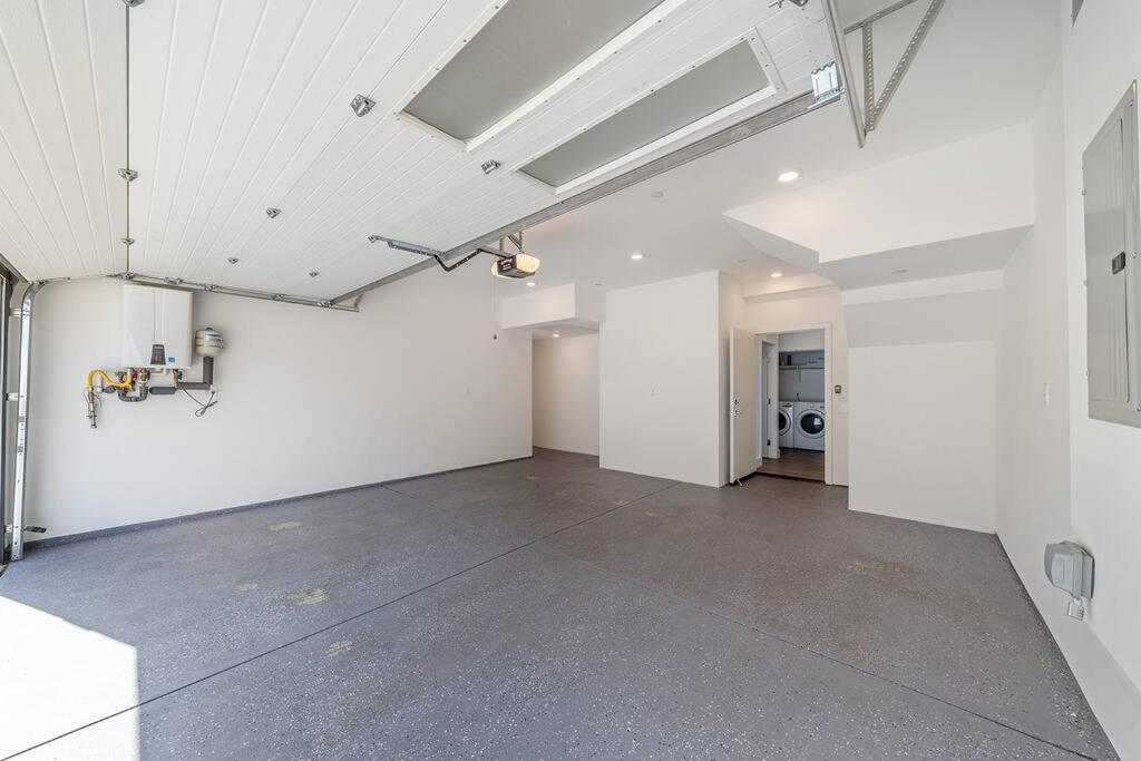 CHARMING 4BDR TOWN HOUSE
