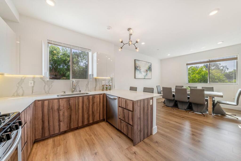 CHARMING 4BDR TOWN HOUSE