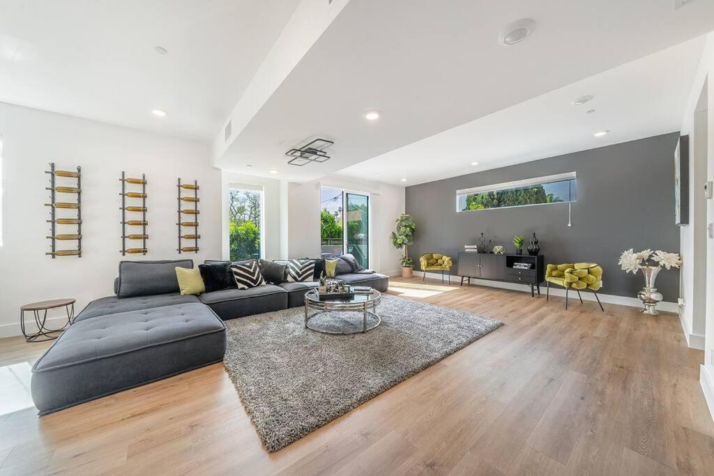 CHARMING 4BDR TOWN HOUSE