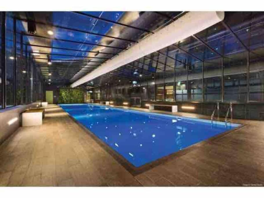 Southbank Serenity 2BR, Parking, and Wi-Fi