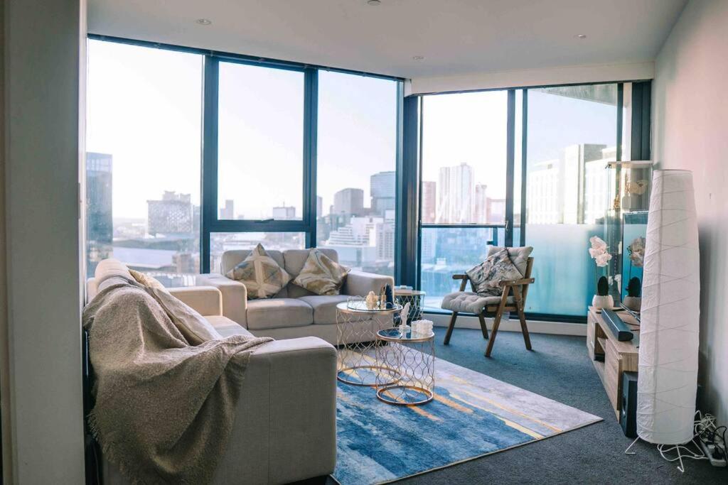Southbank Serenity 2BR, Parking, and Wi-Fi