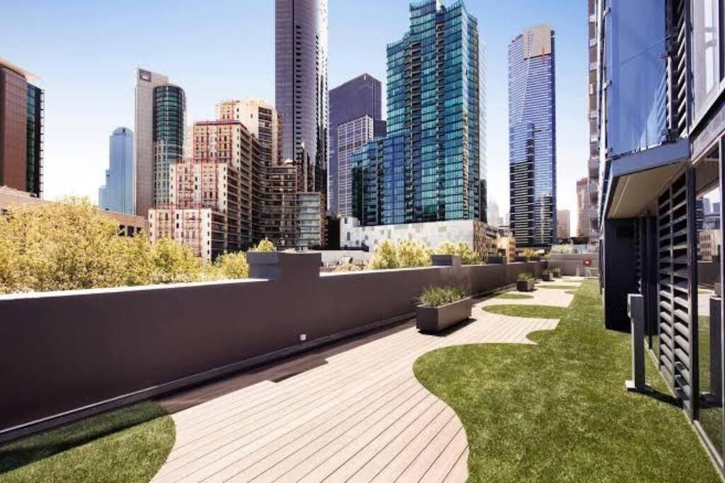 Southbank Serenity 2BR, Parking, and Wi-Fi