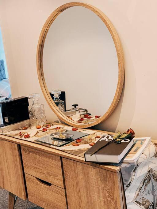 Southbank Serenity 2BR, Parking, and Wi-Fi