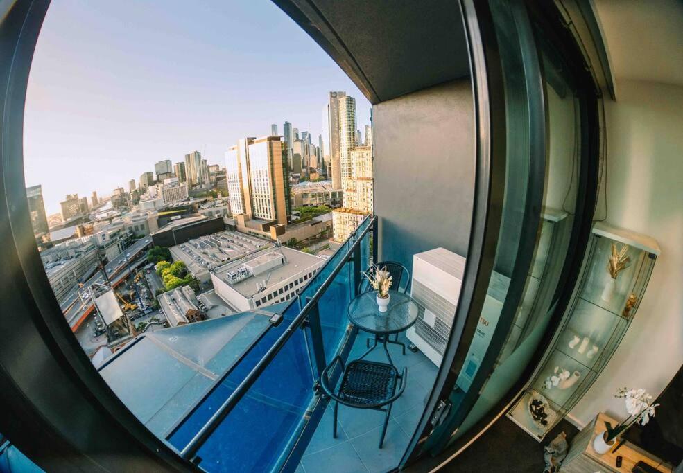 Southbank Serenity 2BR, Parking, and Wi-Fi