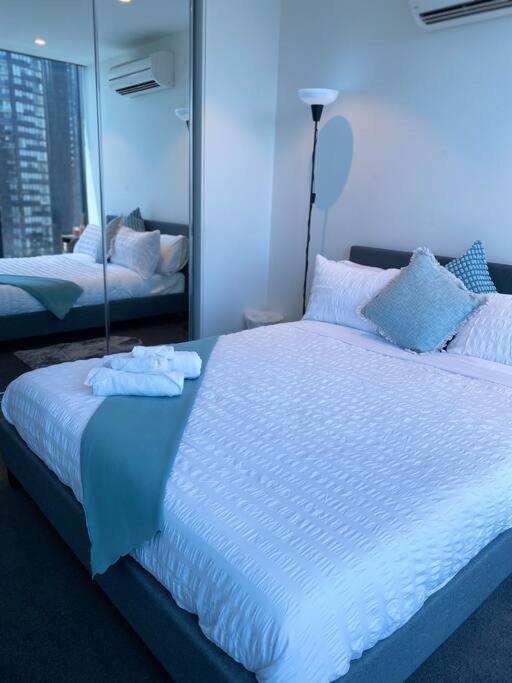Southbank Serenity 2BR, Parking, and Wi-Fi