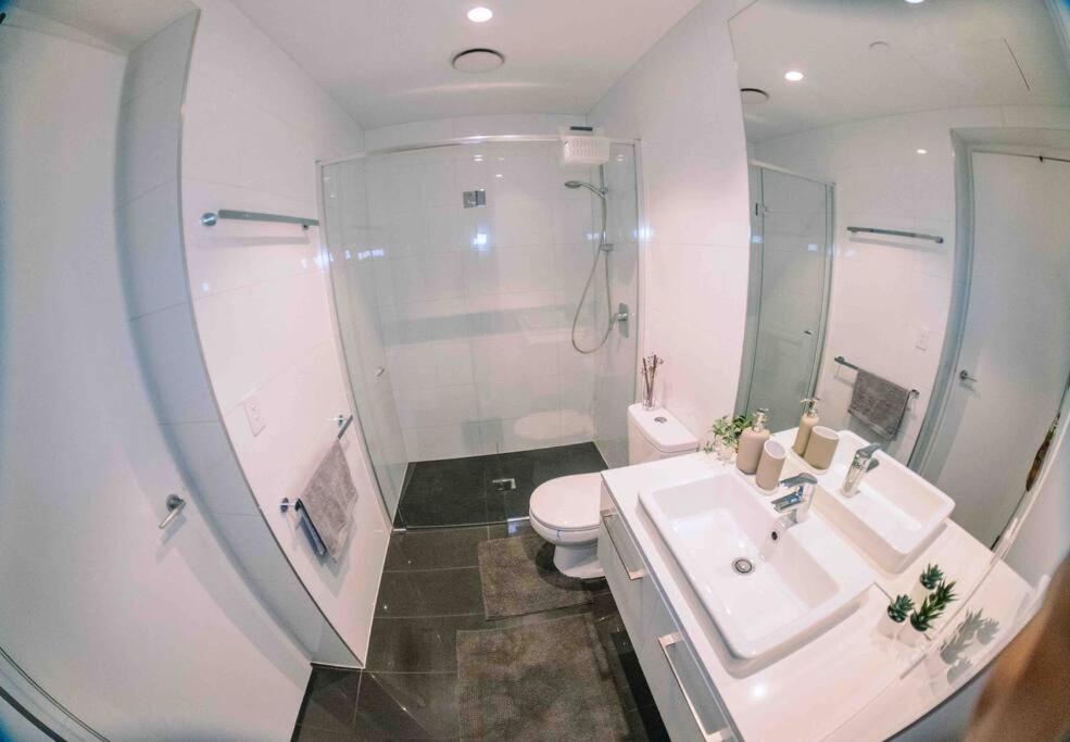 Southbank Serenity 2BR, Parking, and Wi-Fi