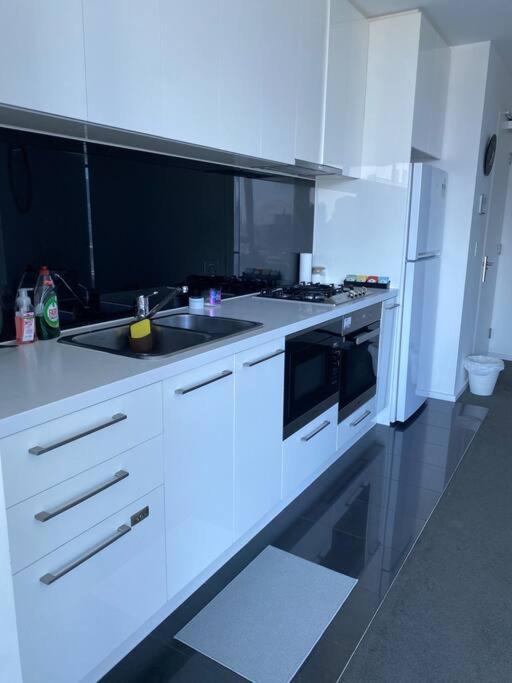 Southbank Serenity 2BR, Parking, and Wi-Fi