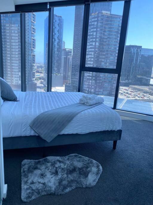 Southbank Serenity 2BR, Parking, and Wi-Fi