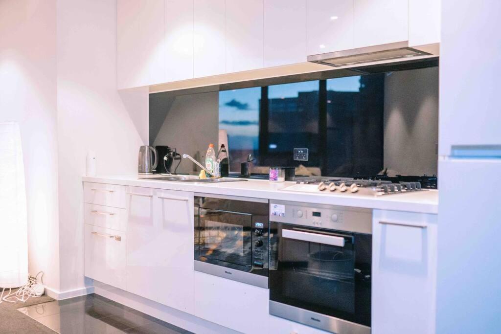 Southbank Serenity 2BR, Parking, and Wi-Fi