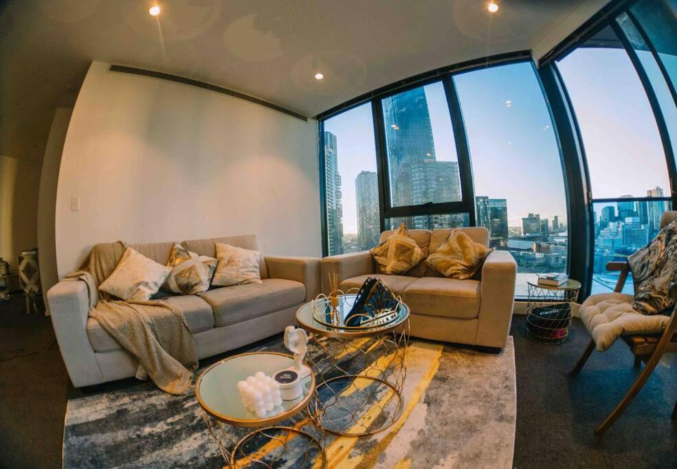 Southbank Serenity 2BR, Parking, and Wi-Fi