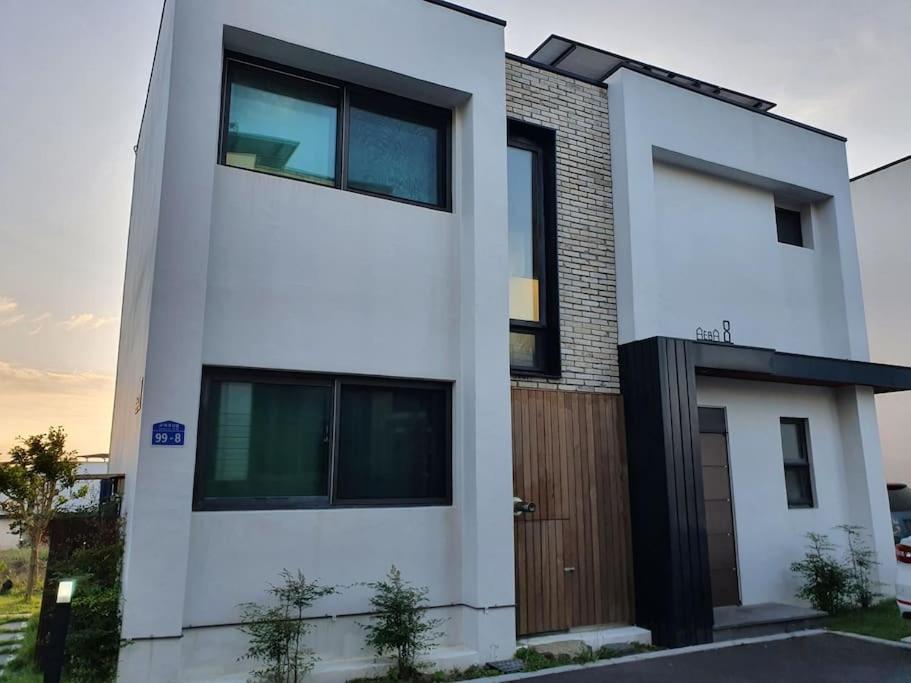Aewol Sea Town House 8 view 5