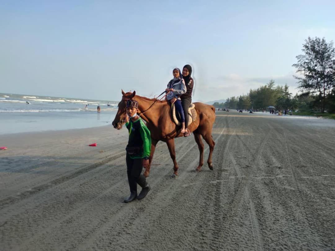 TimurBay Seafront with Netflix by DeWiraSuite Hillview