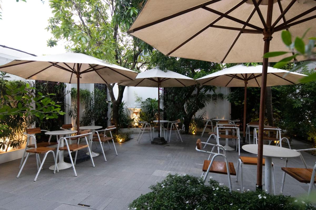 outdoor BBQ area