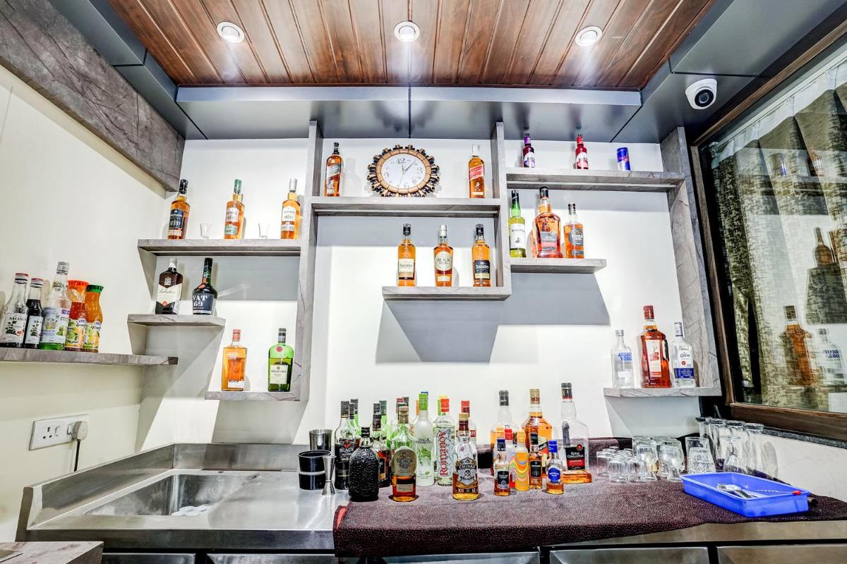 bar