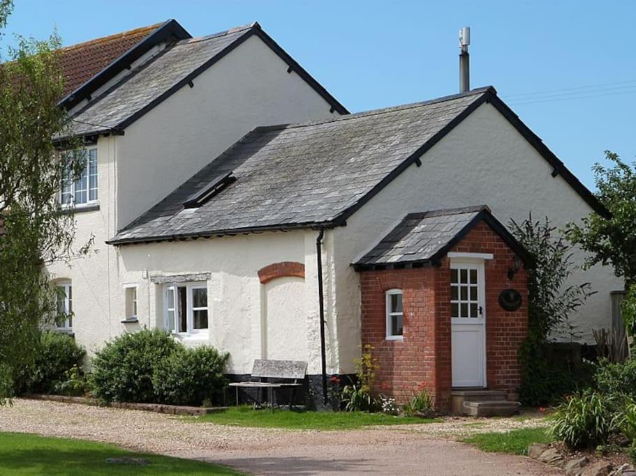 Highdown Farm Holiday Cottages view 4