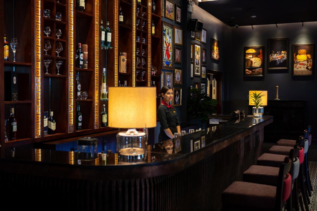 bar
