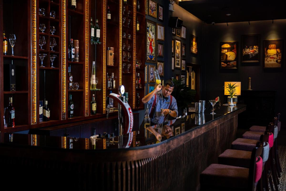 bar