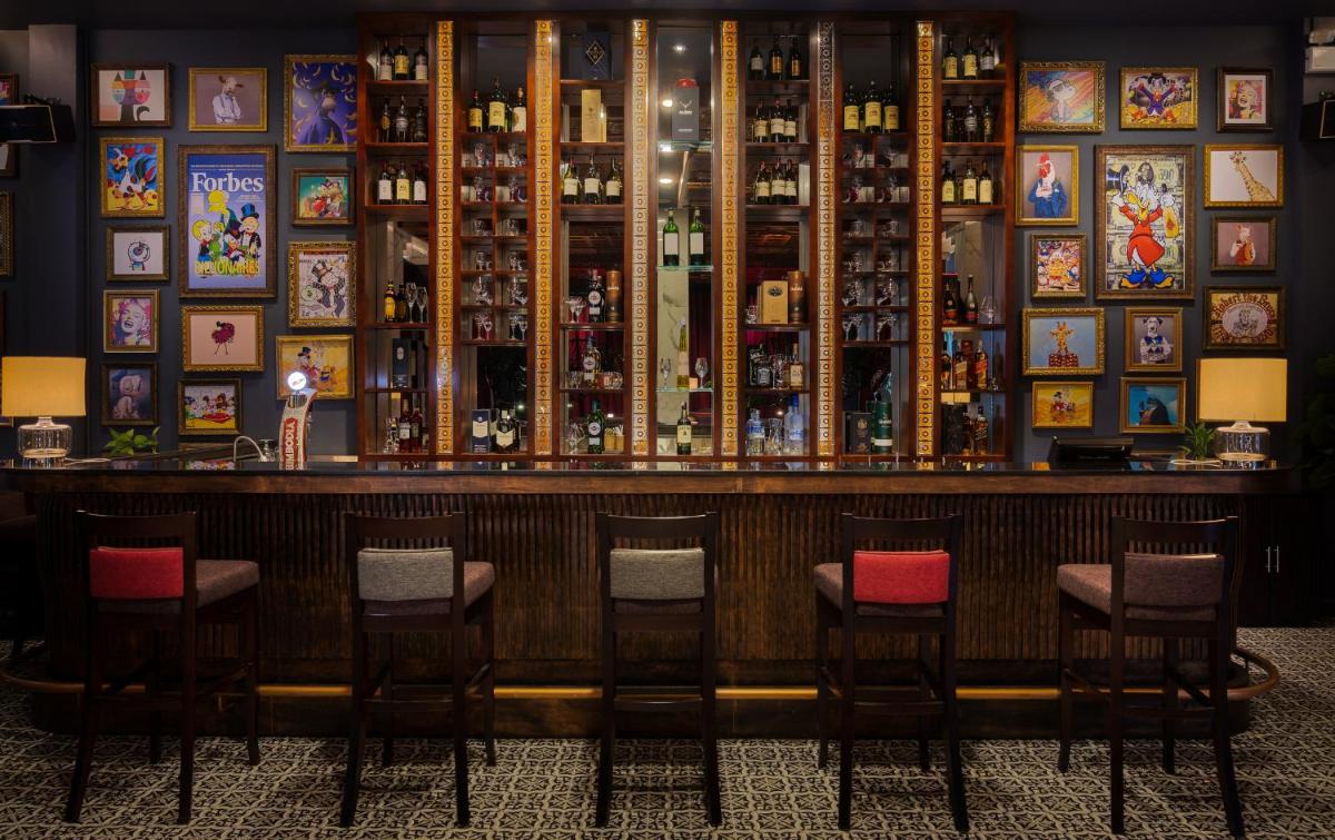 bar