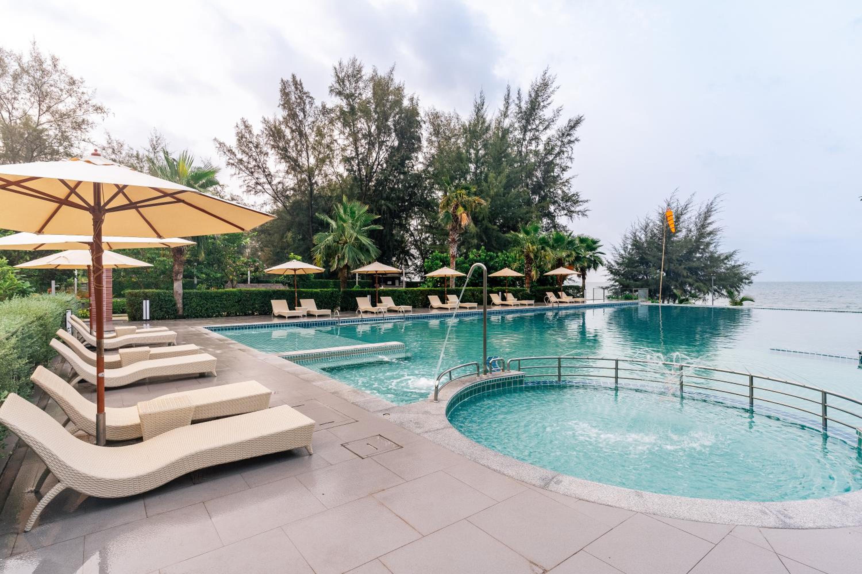 Sand Dunes Chaolao Beach Resort