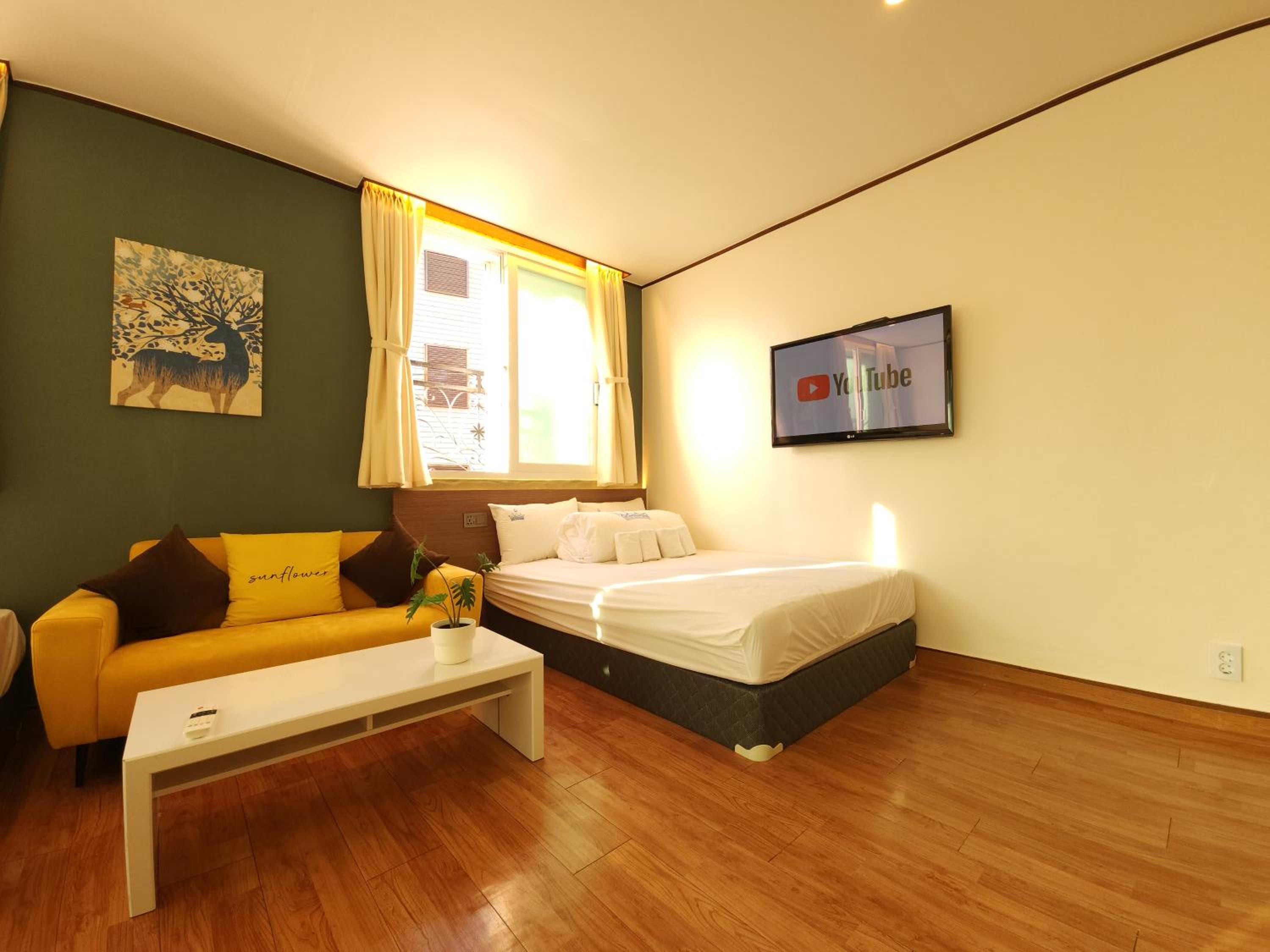 OYO Hostel Myeongdong 5