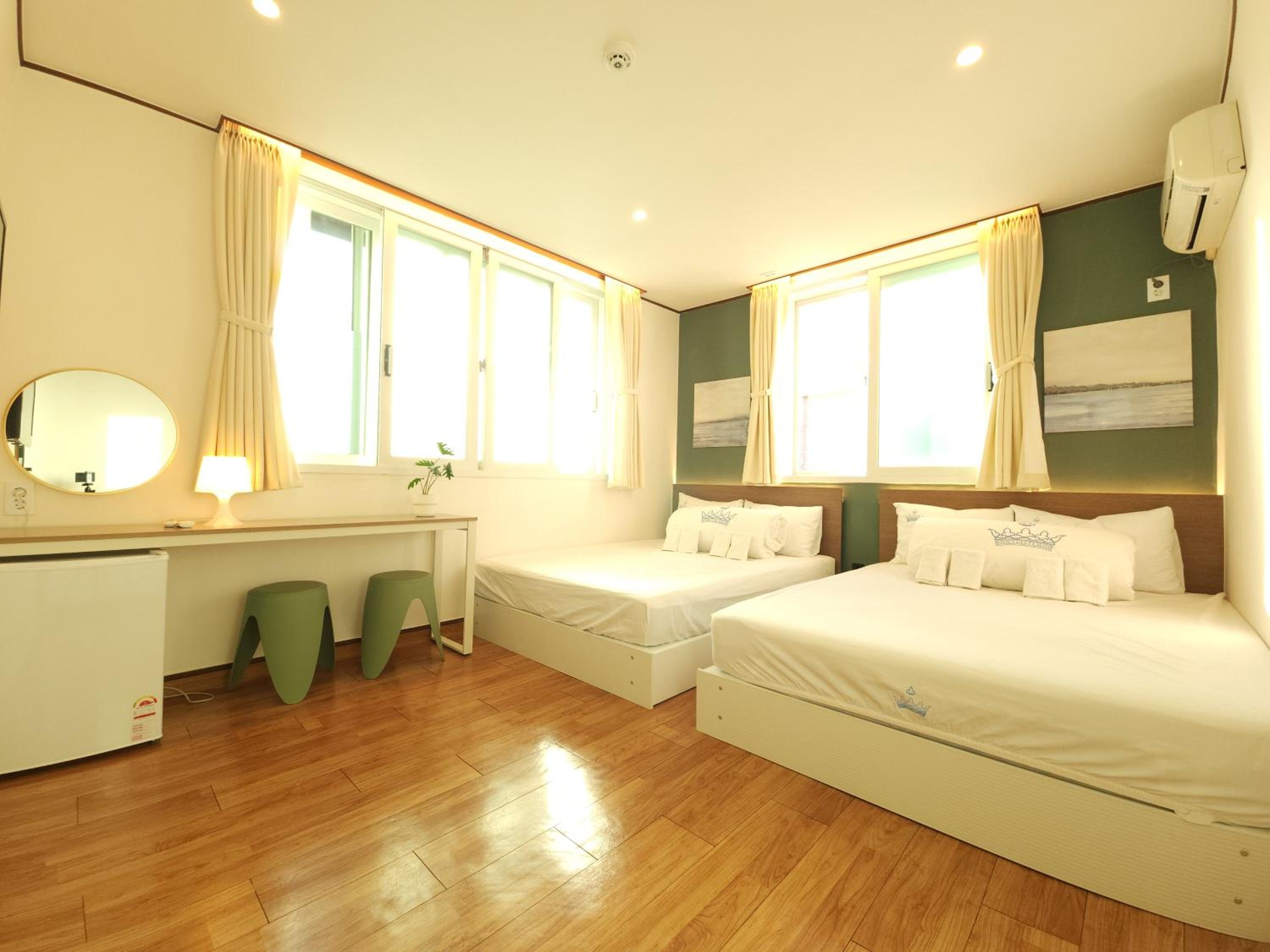 OYO Hostel Myeongdong 5