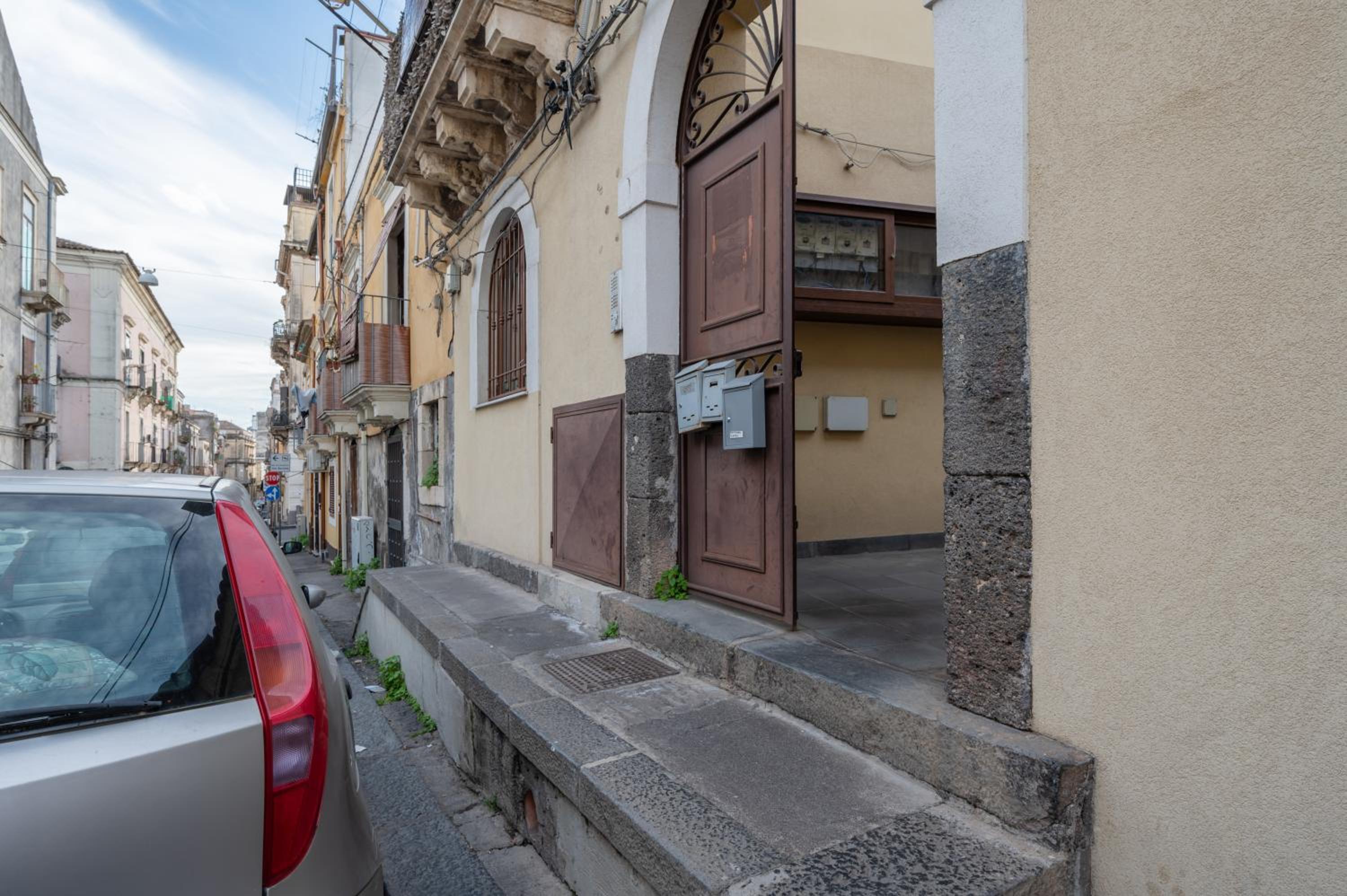 GuestHost - Catania Historic Center Modern Apt view 3
