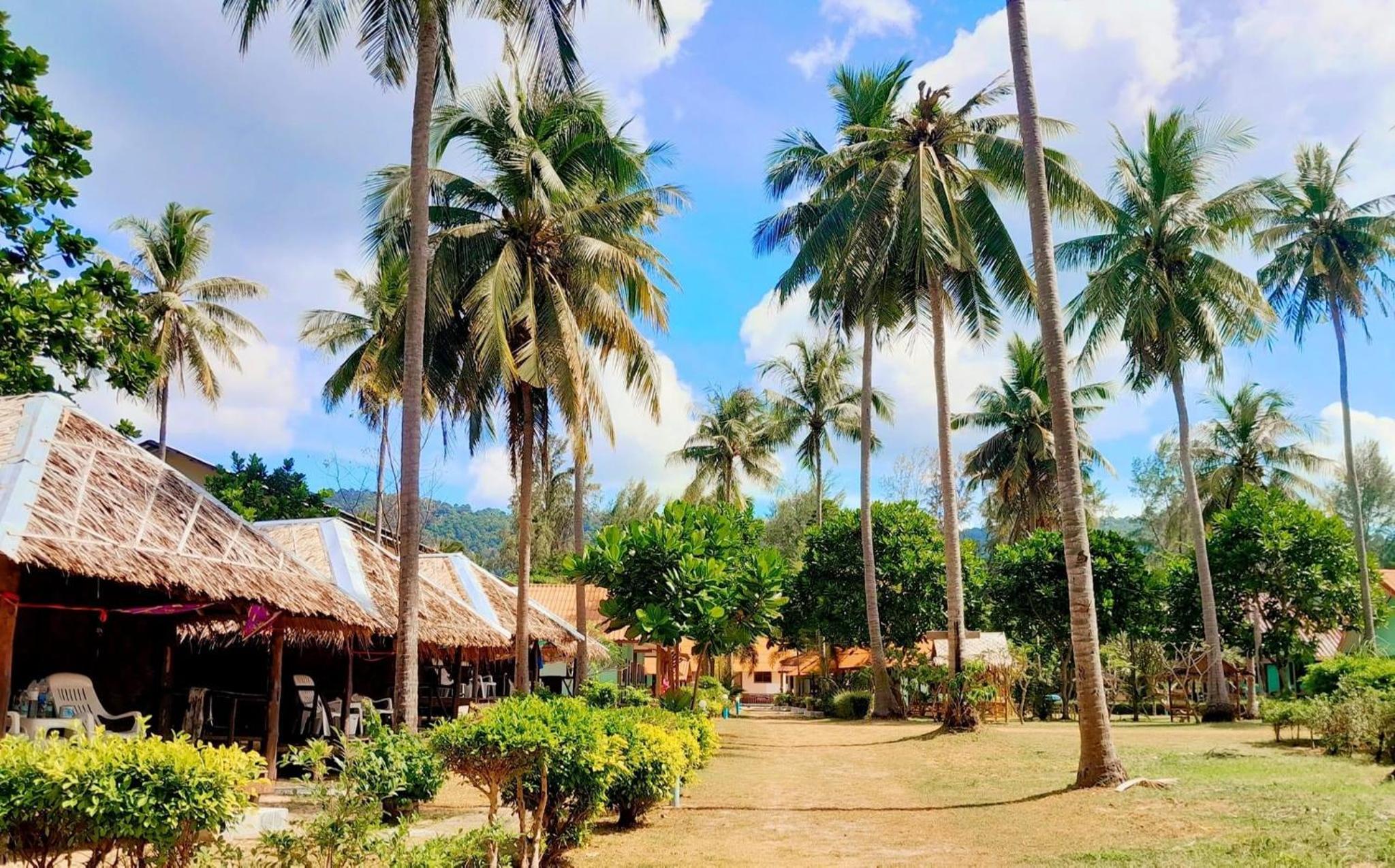 Lanta L.D. Beach Bungalow