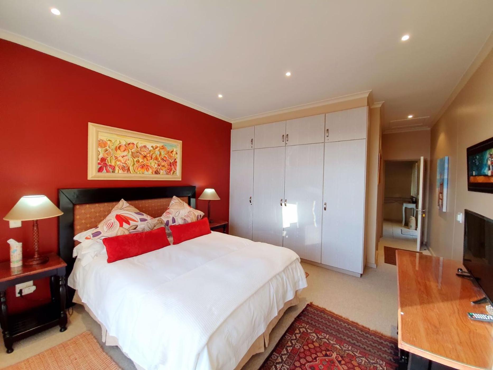 Luxury Villa in Pinnacle Point with Inverter view 4