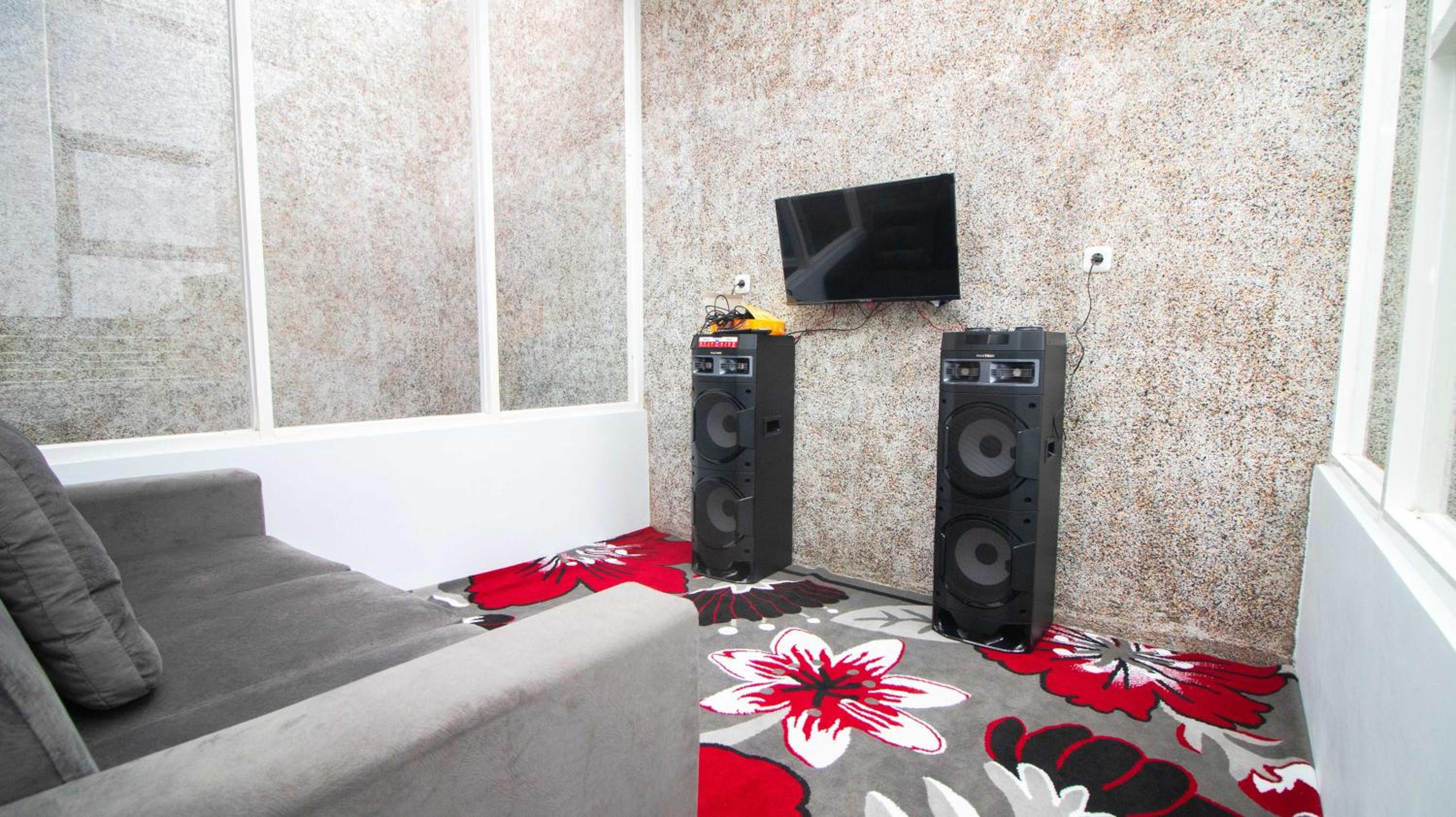Villa Evergreen with Private Pool and Karaoke view 5