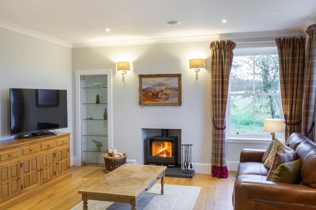 Greenmyre Farmhouse with Hot Tub view 4