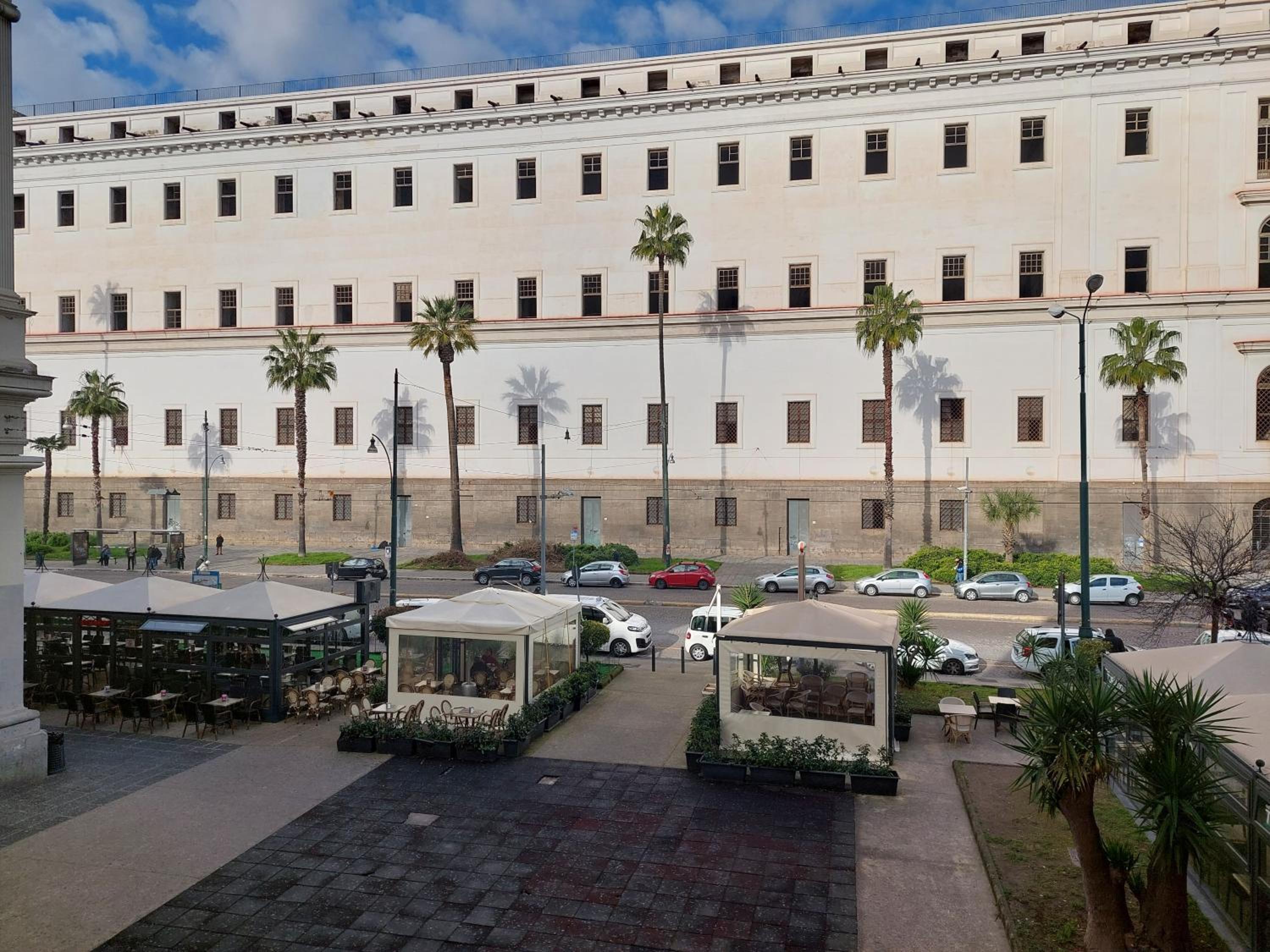 Concept b&b naples- camere moderne con balcone vicino al centro