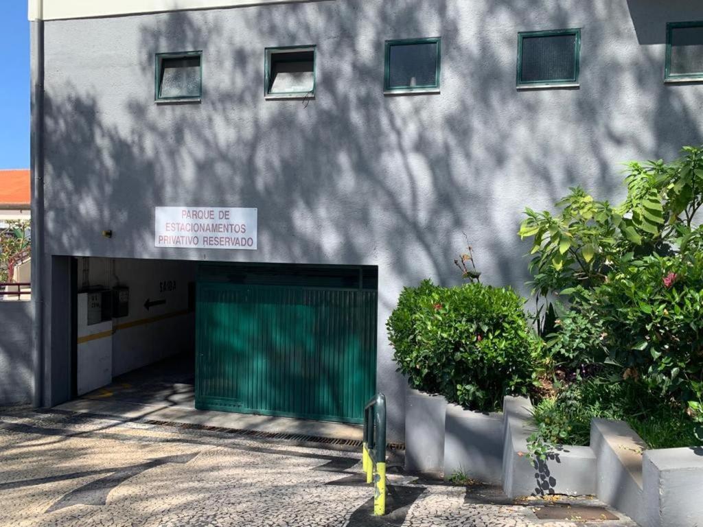 Madeira, 3 bedroom apartment with ocean views in Funchal view 3