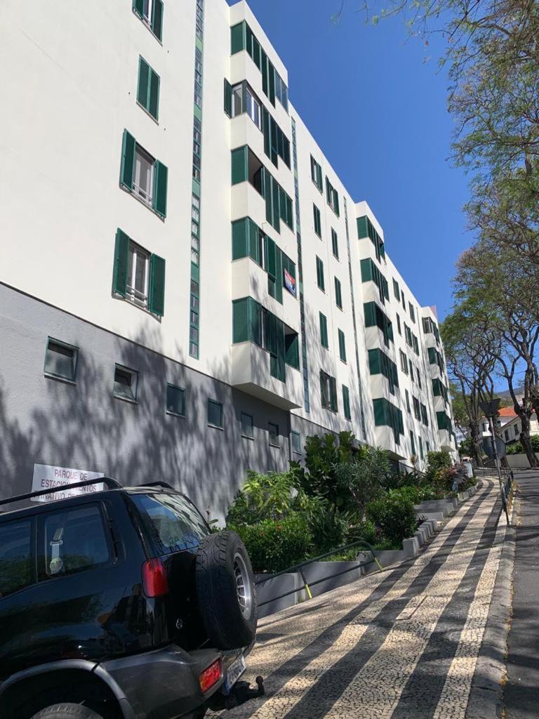 Madeira, 3 bedroom apartment with ocean views in Funchal view 4