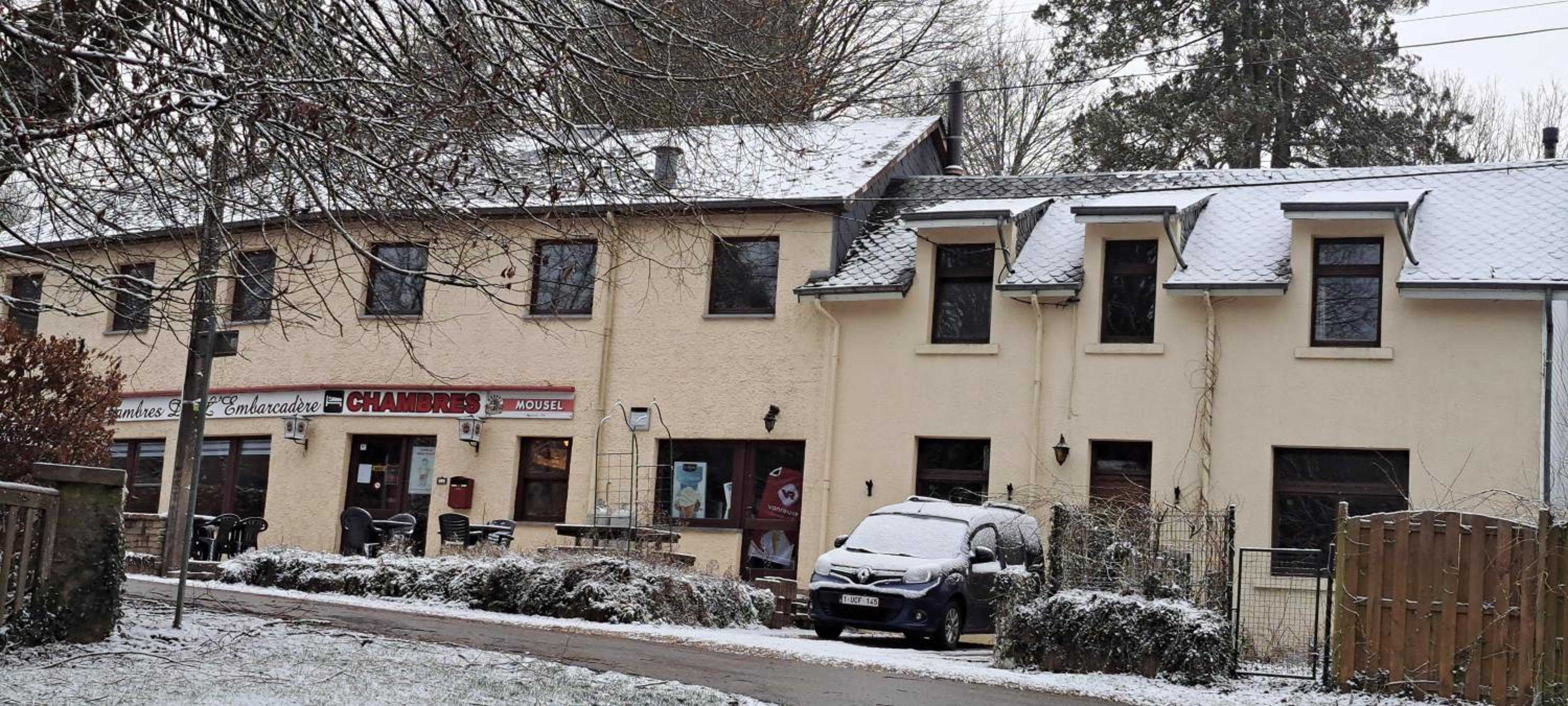 Auberge Chez Dikke Vriend, Chambres et taverne