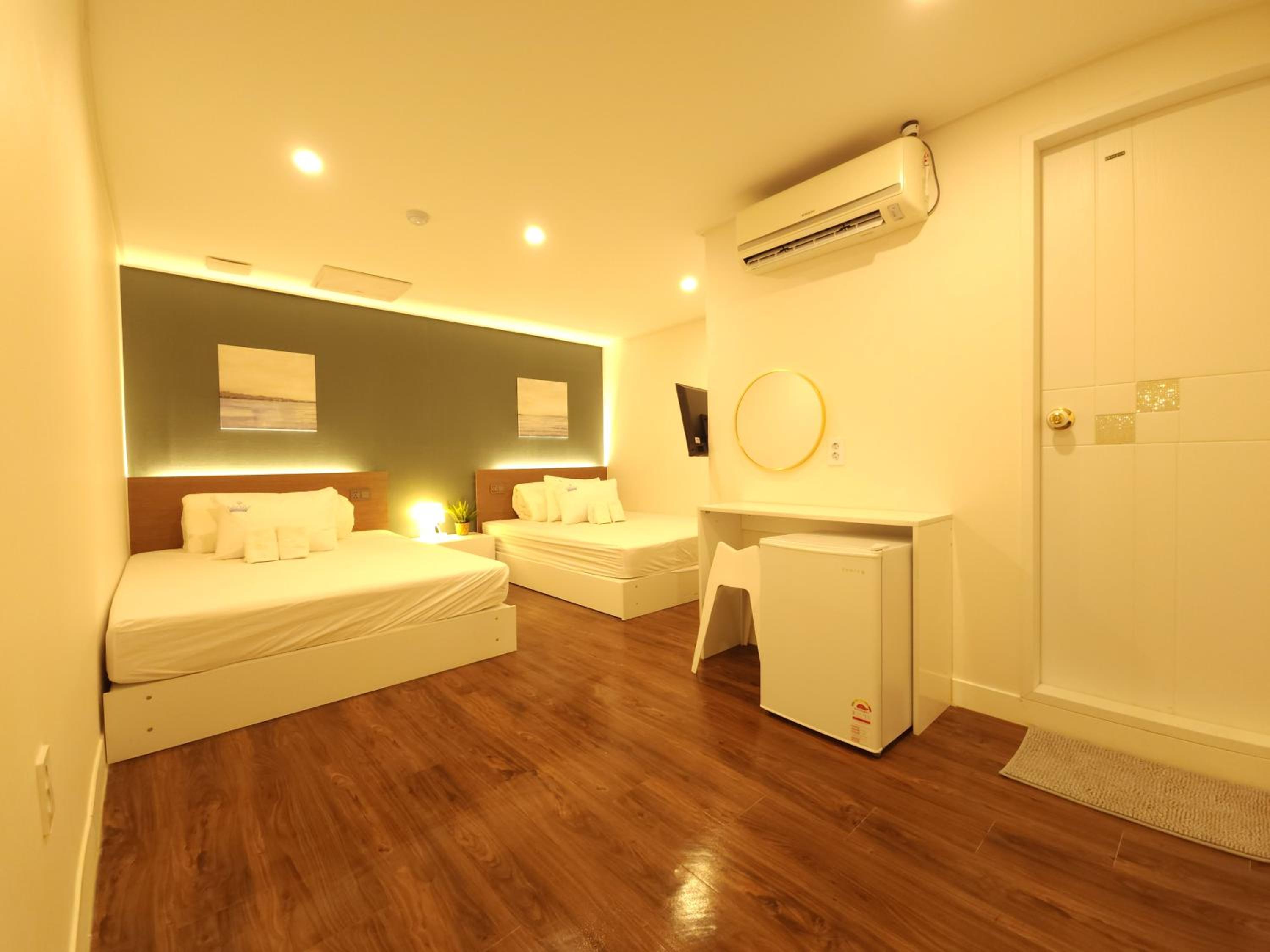 OYO Hostel Myeongdong 5