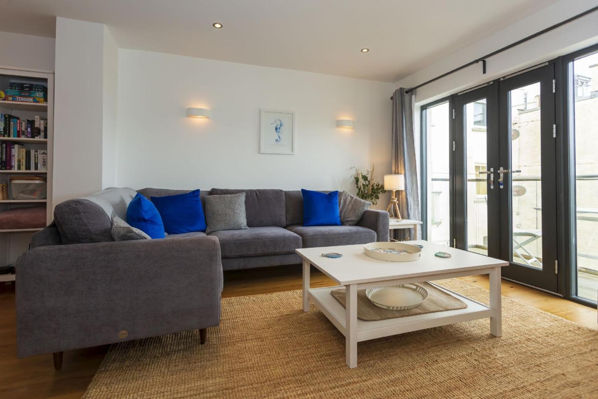 ILFRACOMBE LANDMARK VIEW 3 BEDROOMS Sleeps 68 view 3