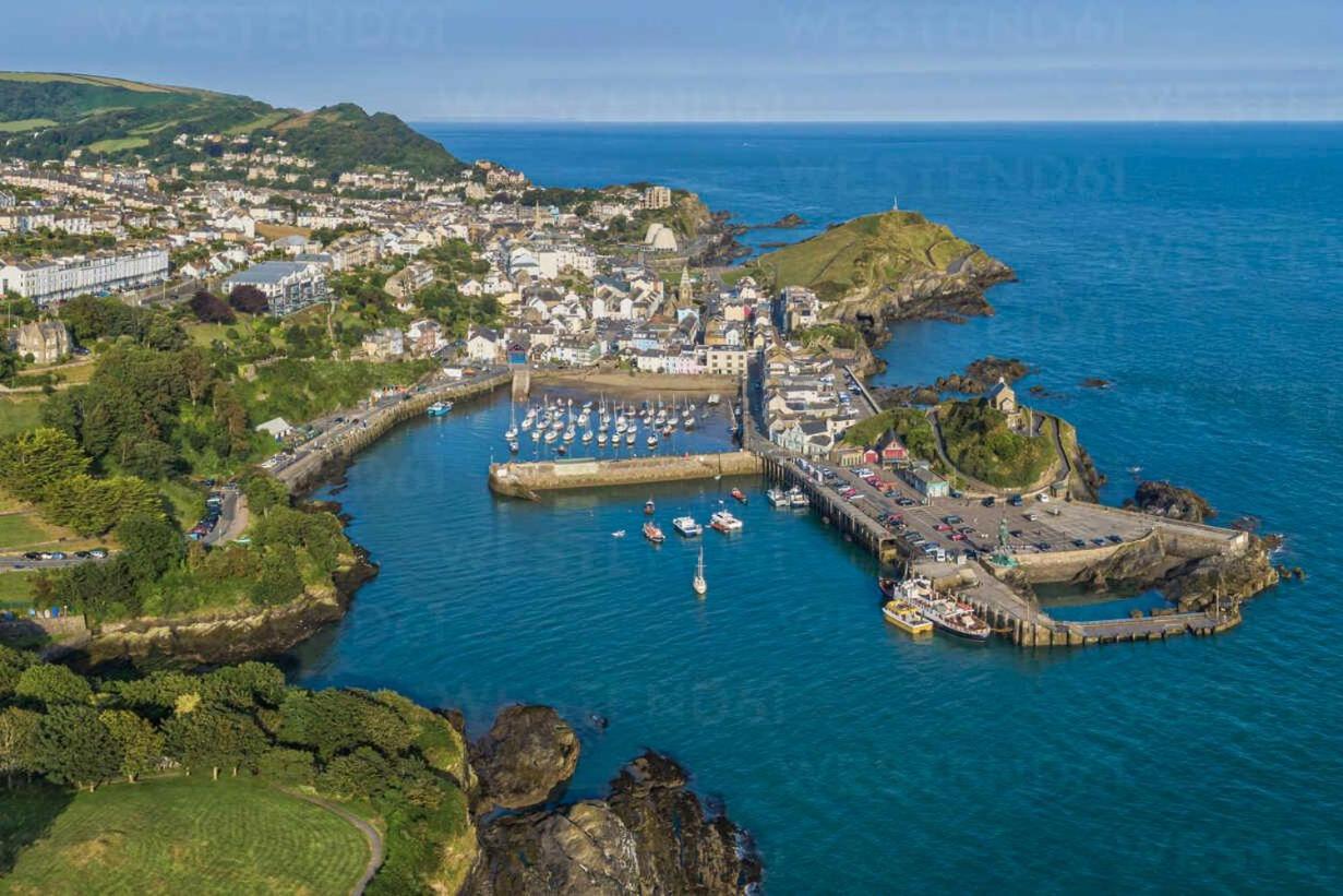ILFRACOMBE LANDMARK VIEW 3 BEDROOMS Sleeps 68 view 2