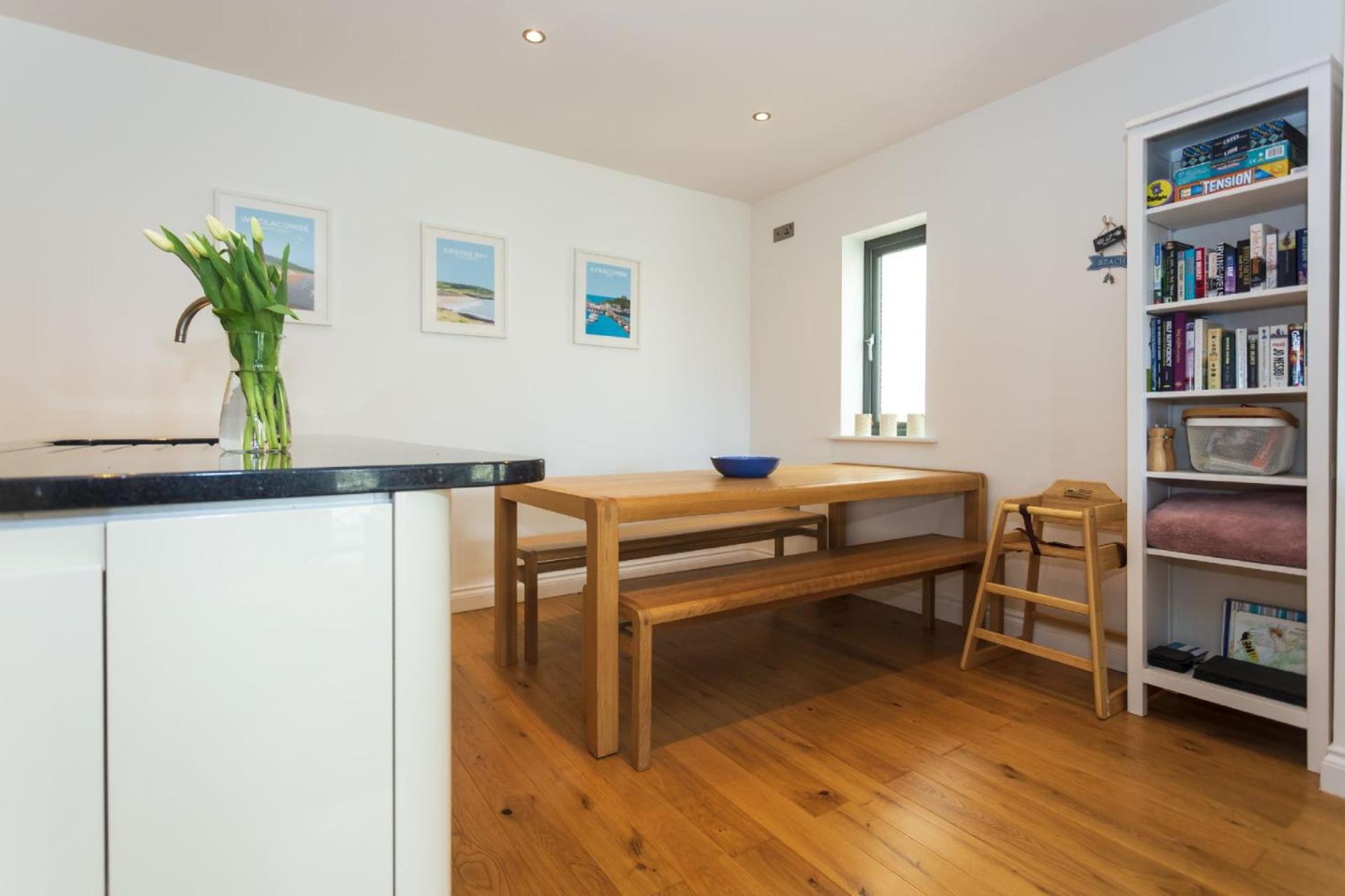 ILFRACOMBE LANDMARK VIEW 3 BEDROOMS Sleeps 68 view 4