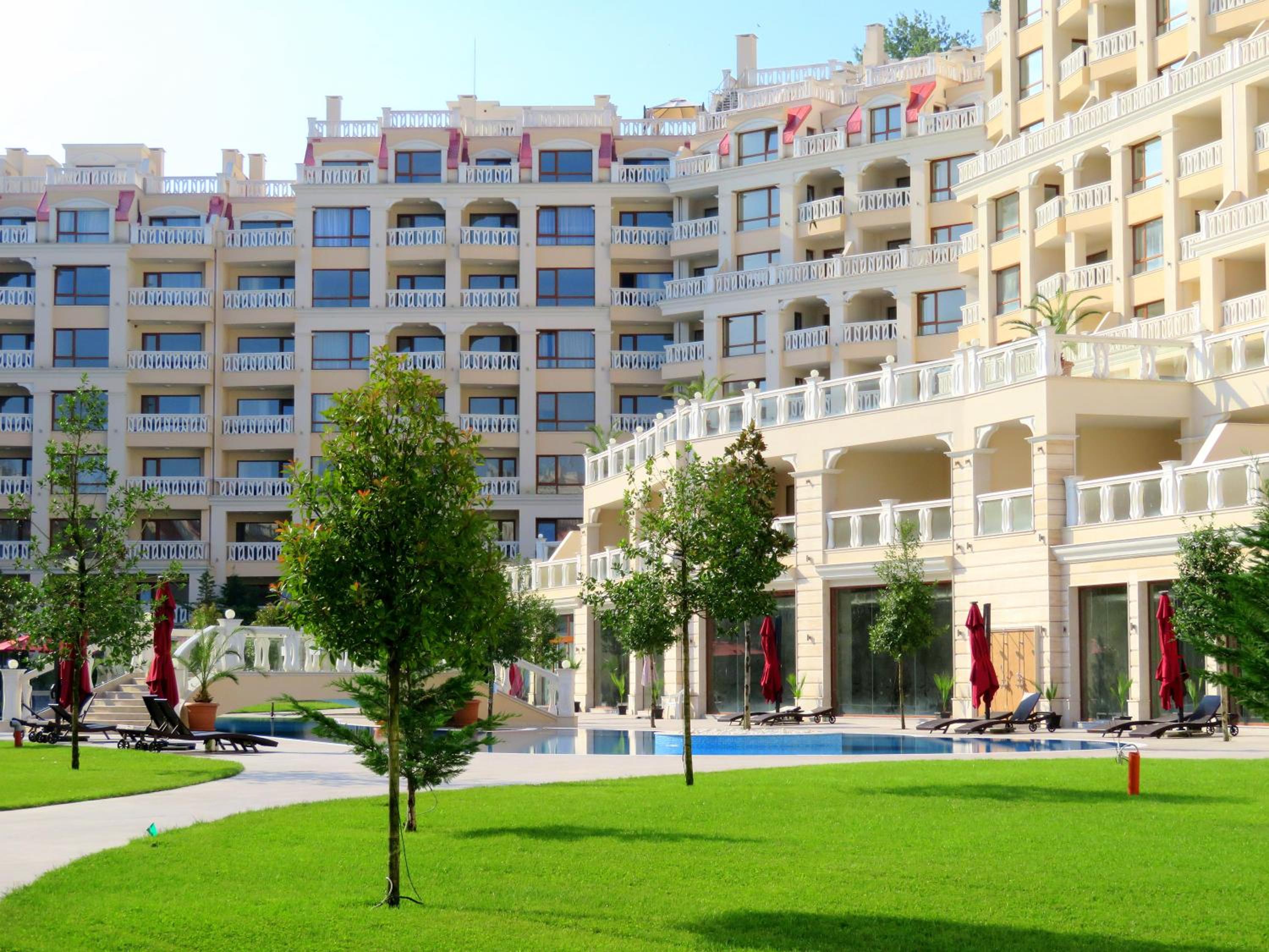 Апартаменти Варна Саут на плажа 2 - Varna South Apartments on the beach 2