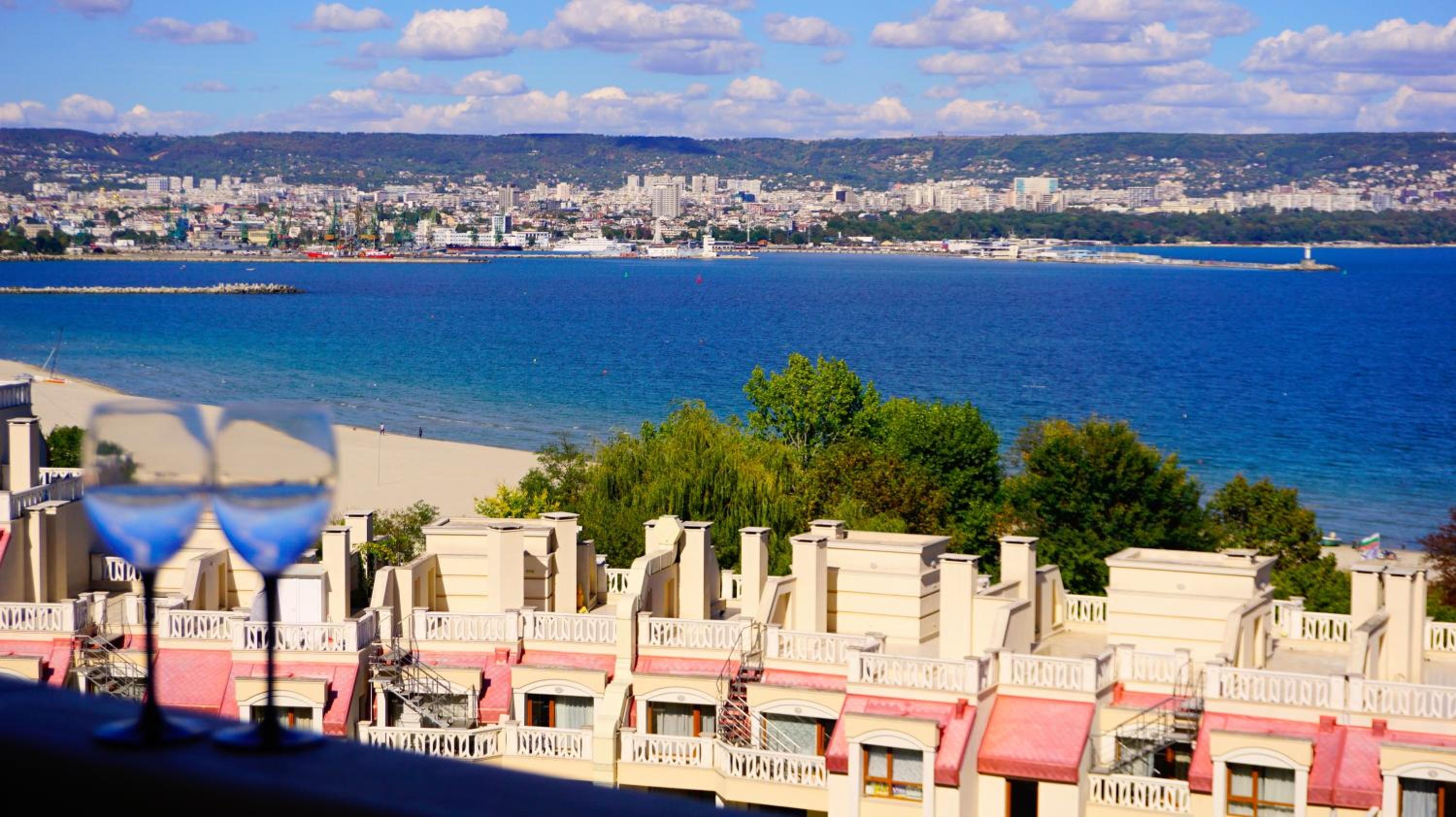 Апартаменти Варна Саут на плажа 2 - Varna South Apartments on the beach 2