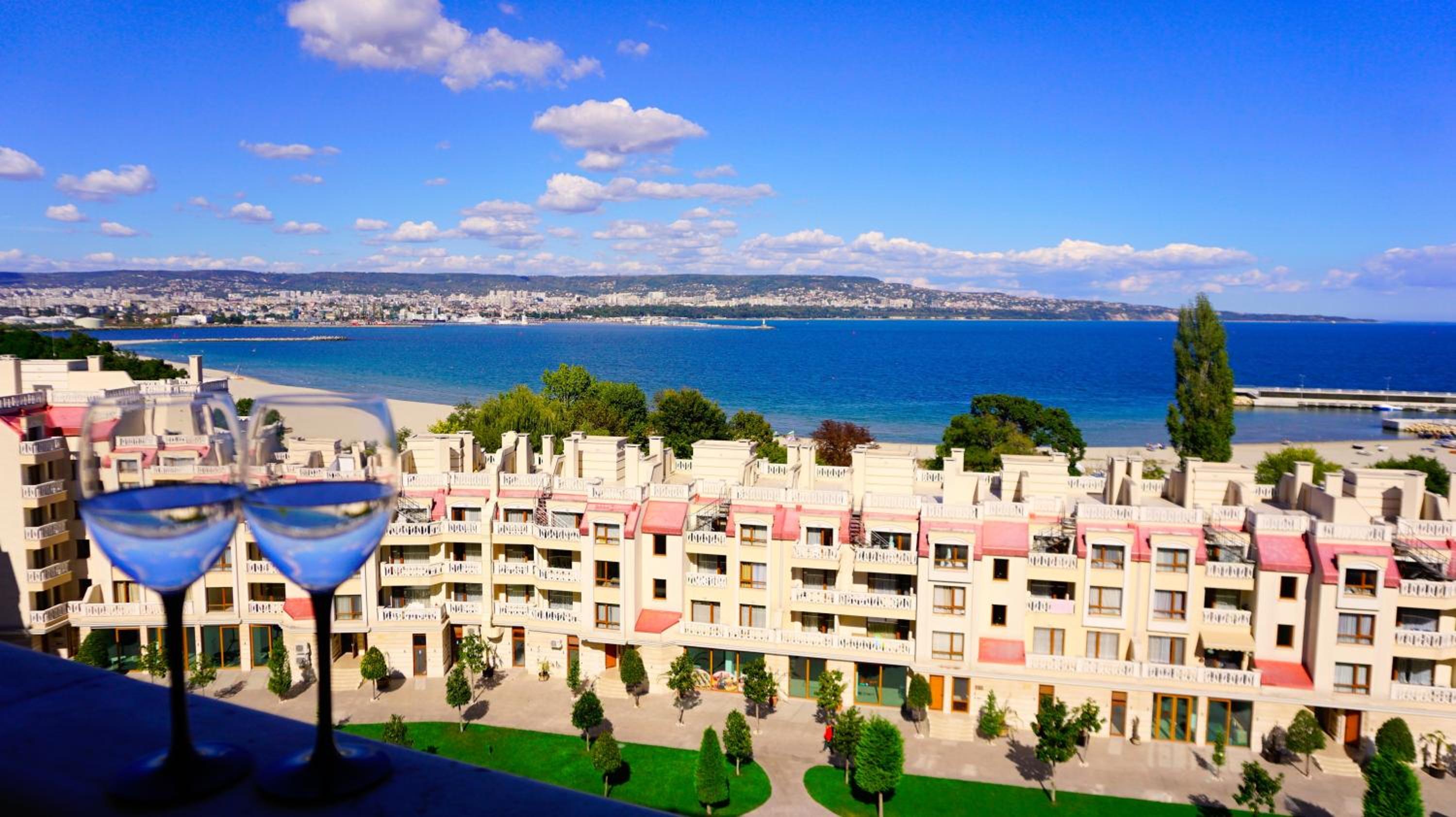 Апартаменти Варна Саут на плажа 2 - Varna South Apartments on the beach 2