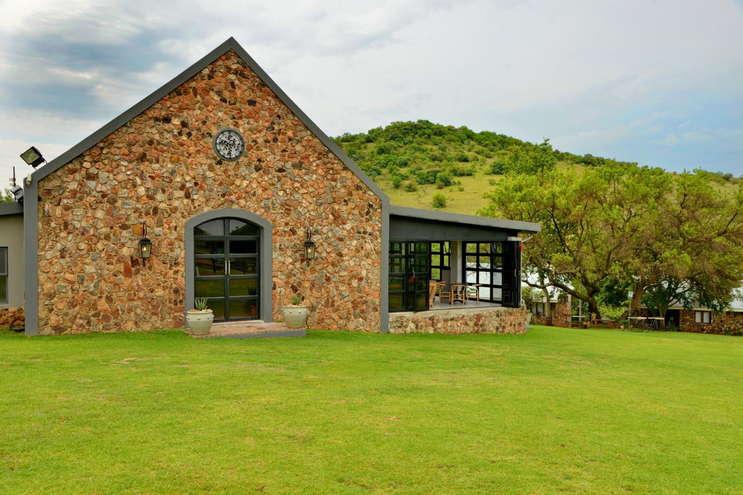 Thanda Manzi Country Hotel