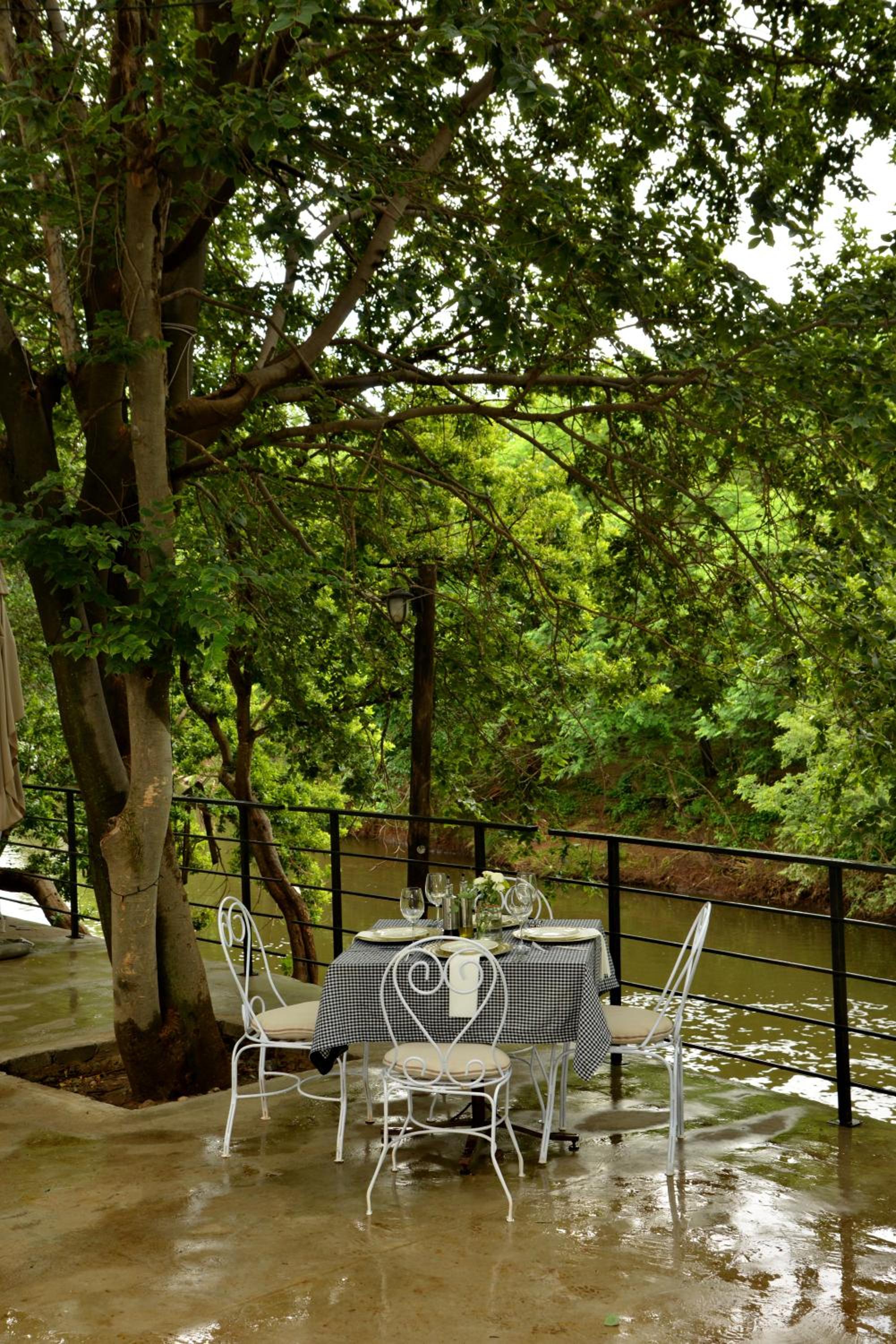 Thanda Manzi Country Hotel