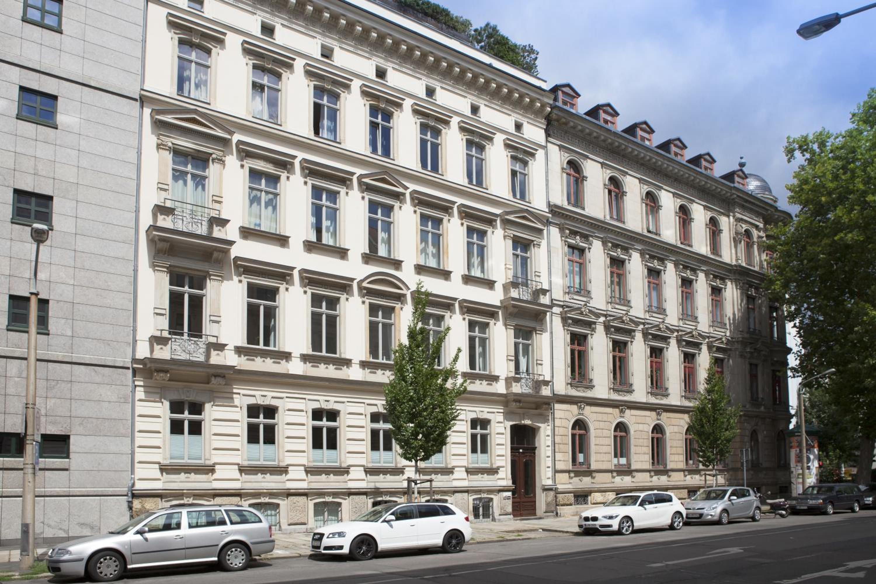 Hotel Studio 44 - Image 1