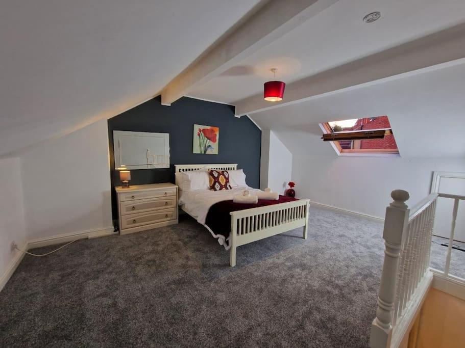 Stunning 3 bedroom near NG Hospital view 2
