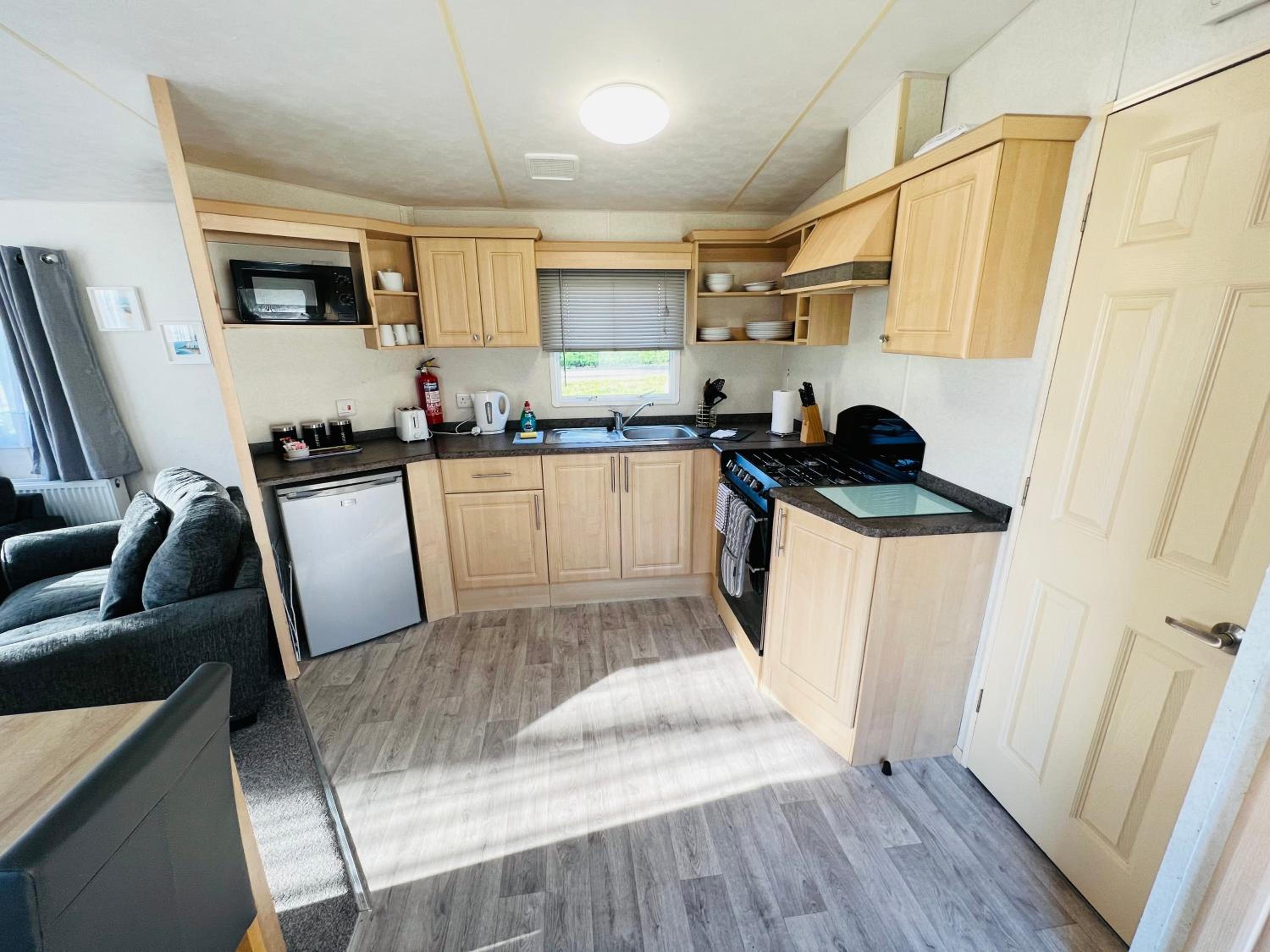 3 Bedroom Caravan KG37, Dog Friendly, Shanklin, Isle of Wight view 3