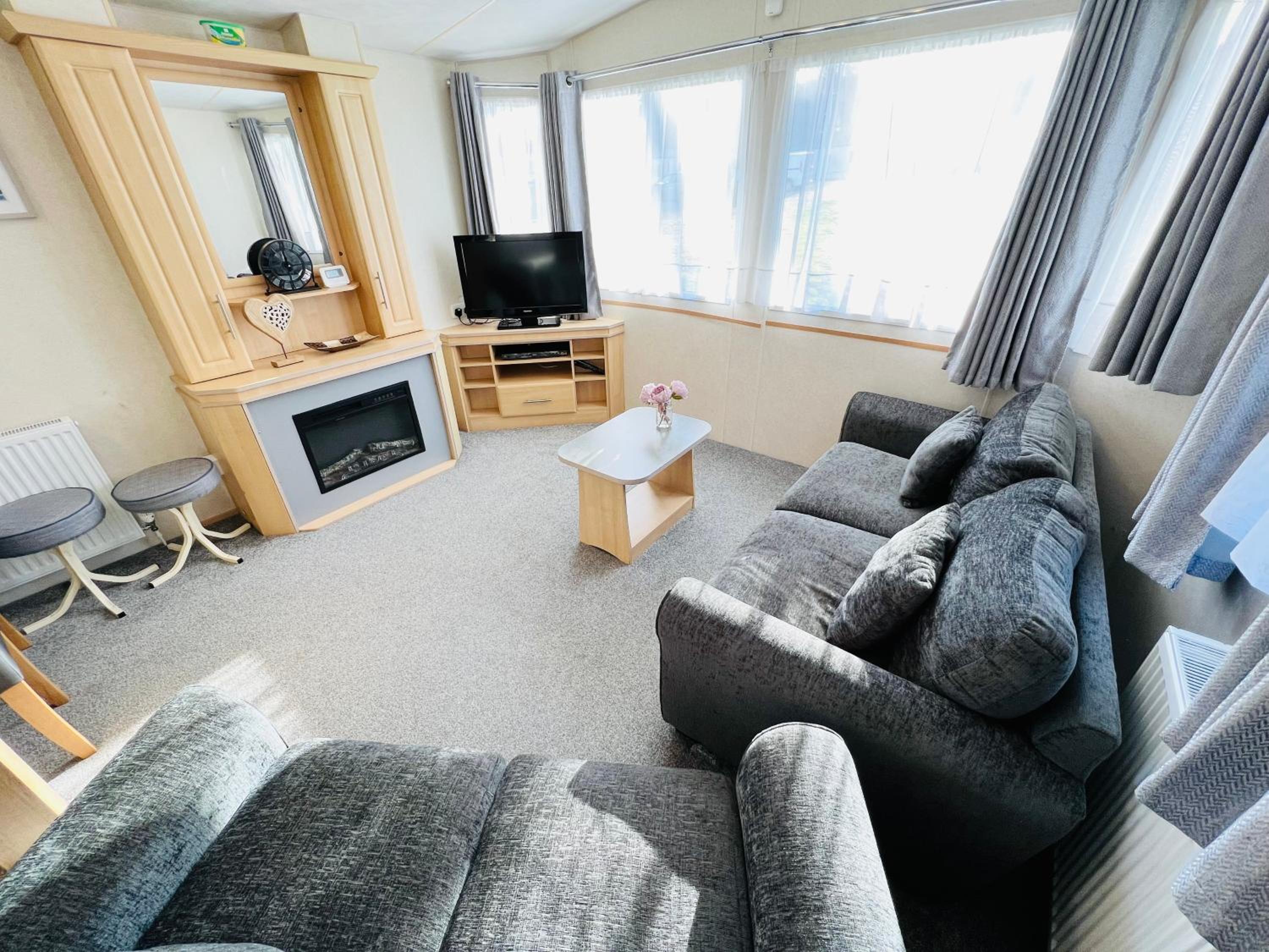 3 Bedroom Caravan KG37, Dog Friendly, Shanklin, Isle of Wight view 2