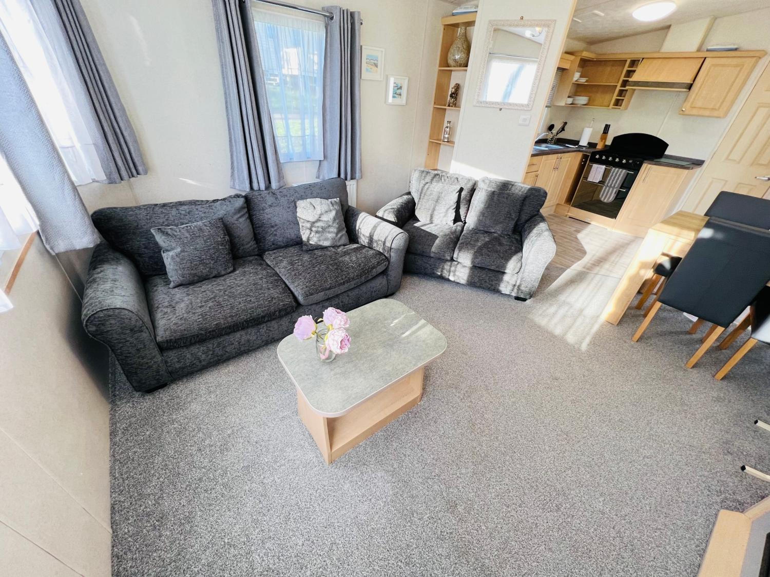 3 Bedroom Caravan KG37, Dog Friendly, Shanklin, Isle of Wight view 5