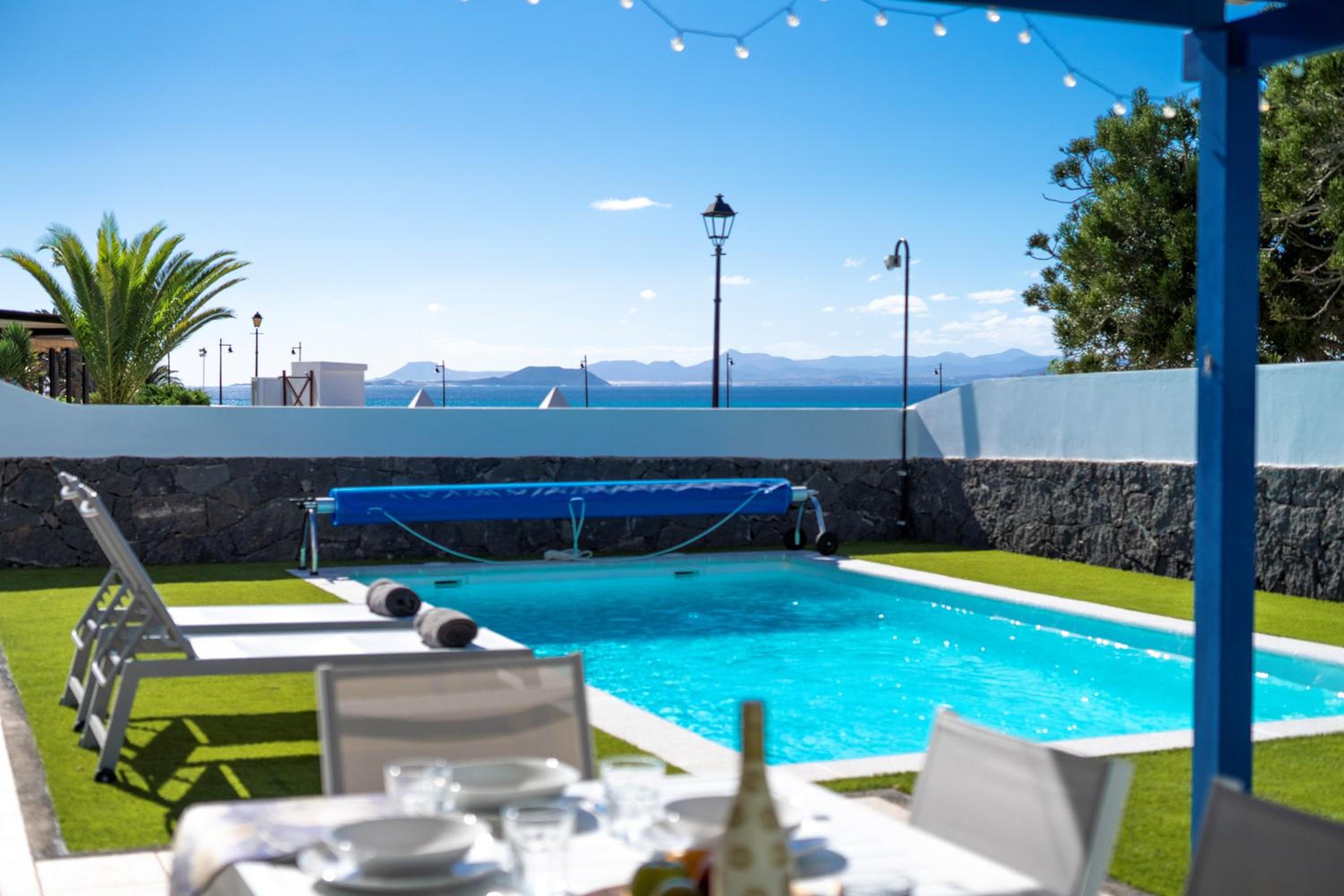 Beautiful Detached Lanzarote Villa 3 Bedrooms Villa Stacruz Bay Stunning Views & Close To Amenities Playa Blanca